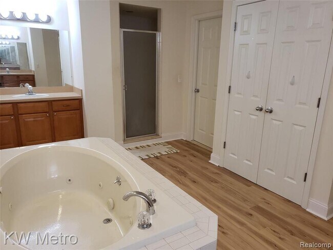Building Photo - 1227 Letica Dr