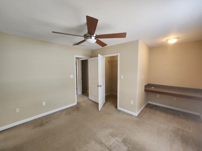 Building Photo - 2240 Lakeside Dr