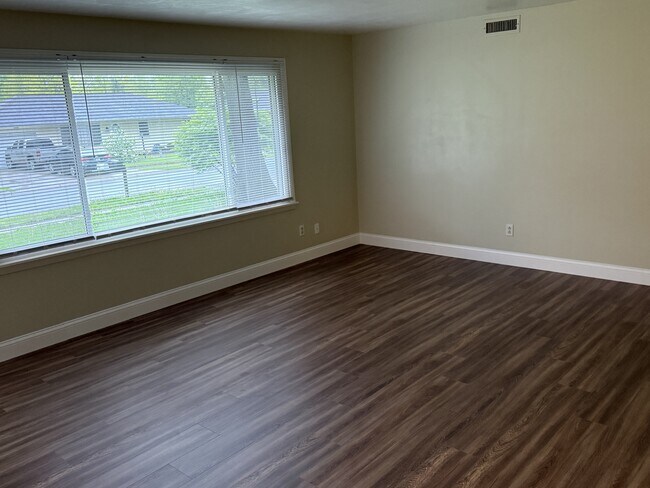Building Photo - 2316 Lima Ln