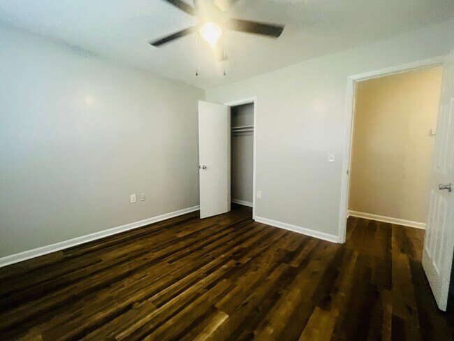 Building Photo - 406 Russell Pkwy