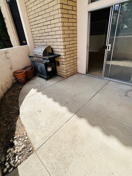 Building Photo - 5477 Nestle Ave