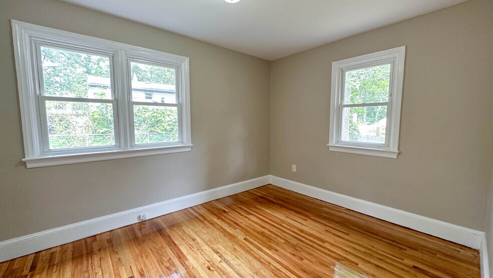 Building Photo - 134 Phillips Ave