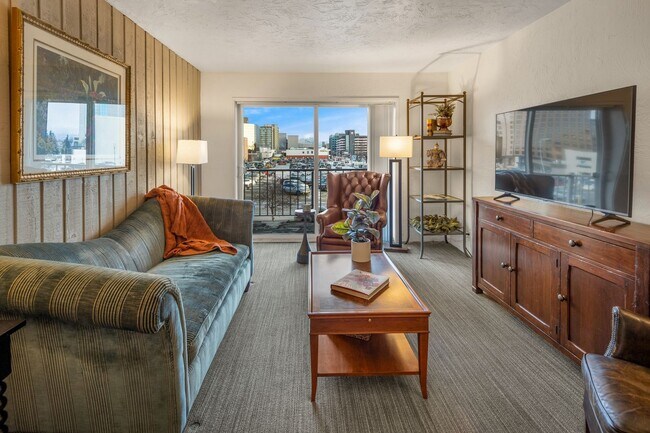 Building Photo - Downtown Furnished 1 Bed / 1 Bath Apartmen...