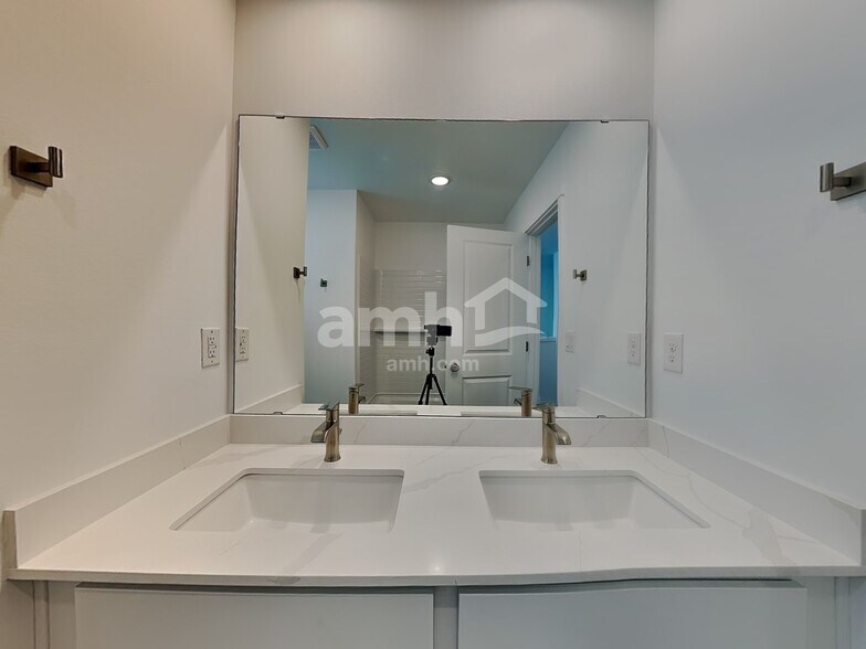 Building Photo - 5118 Turnstone St SE