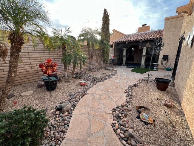 Building Photo - FURNISHED 3 BEDROOM HOME IN TOWN WITH POOL ACCESS!