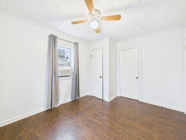 Building Photo - 9123 Cameron St