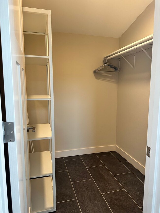 Building Photo - Year Round Rental- 4 bedroom, 2.5 bath in ...