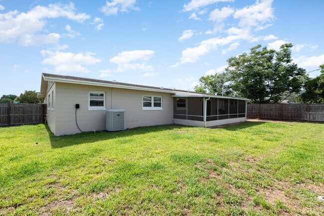 Building Photo - 4885 Santa Rosa Ave