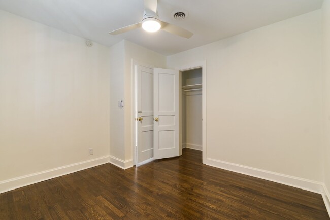 Building Photo - Freshly renovated duplex near Charlotte Av...