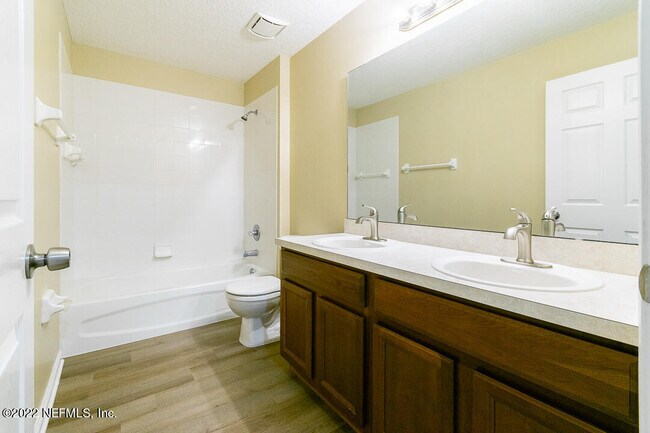 Building Photo - 825 Marjories Way