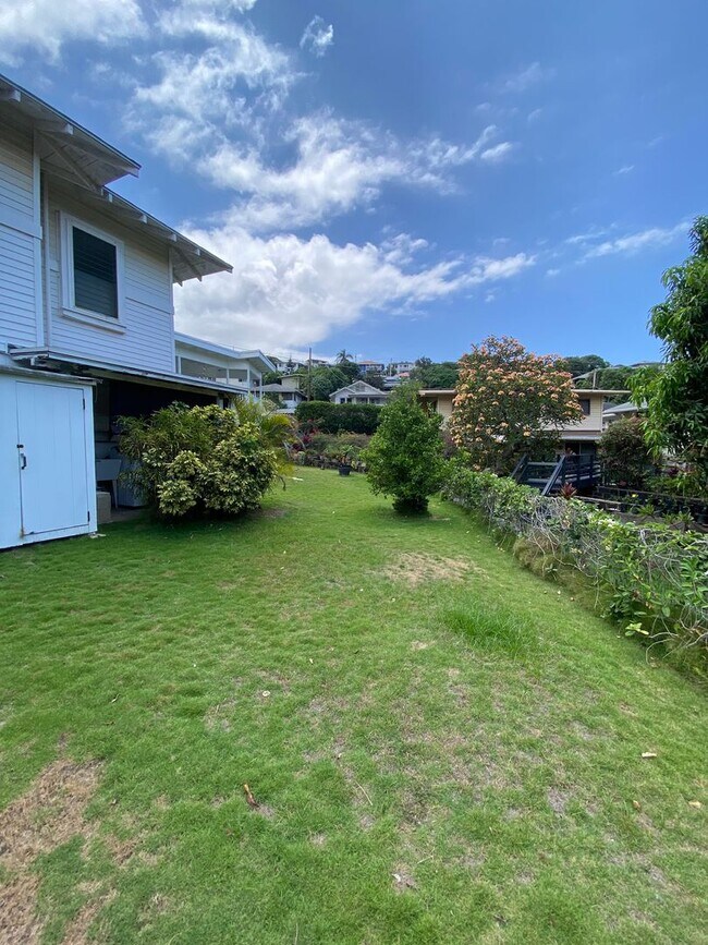 Building Photo - Spacious 4 bedroom 2 bath house.