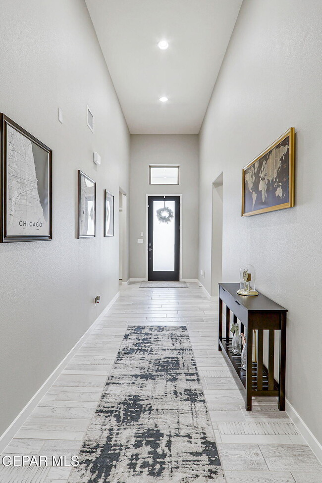 Building Photo - 325 Playa Vis St