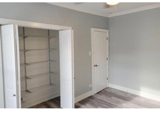 Building Photo - 730 W Roscoe St