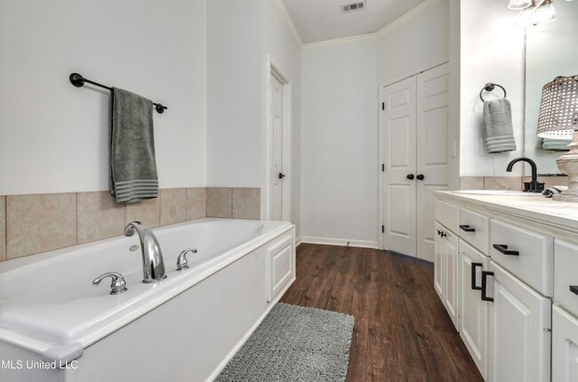 Building Photo - 120 Lennox Pl