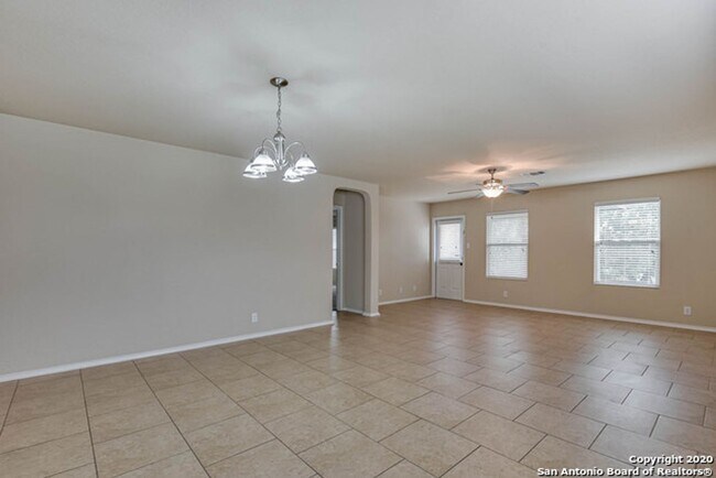 Building Photo - BEAUTIFUL 3-BEDROOM HOME IN MOUNTAIN LAUREL RANCH