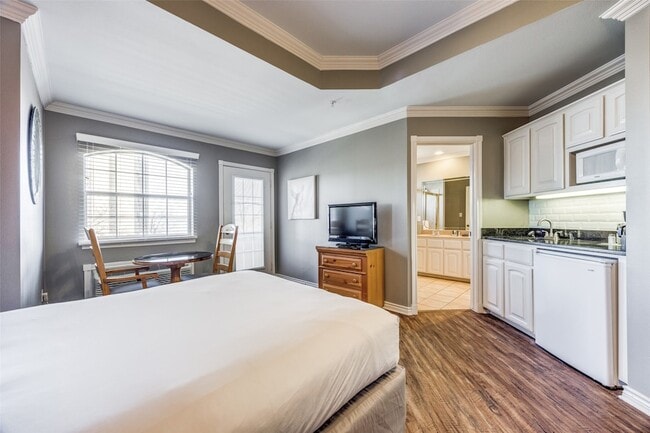 Building Photo - 290 Tanglewood Cir