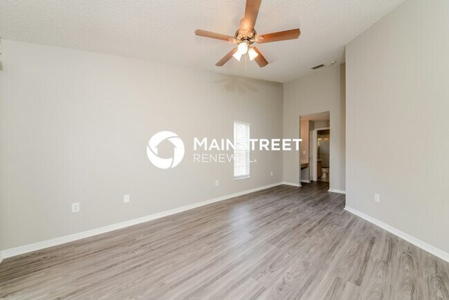 Building Photo - 4 Bedroom Pet-Friendly Home in Brandon, FL with Main Street Renewal