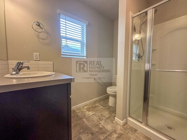 Building Photo - 3 Bedroom Home in Desirable Lipoma Firs Community – Puyallup