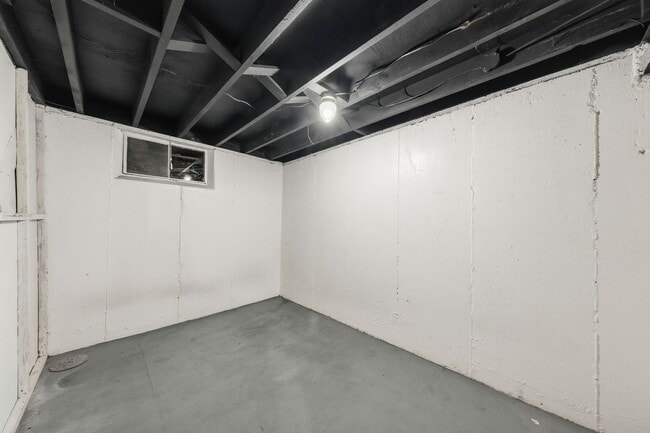 Building Photo - 133 Perthshire Rd