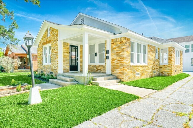 Building Photo - 1569 Elliott St