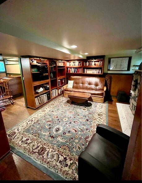 Building Photo - 739 S Alexander Ave