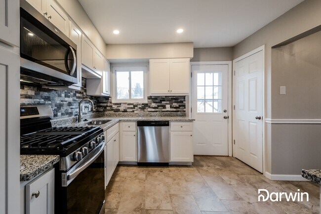 Building Photo - 819 Riderwood Dr