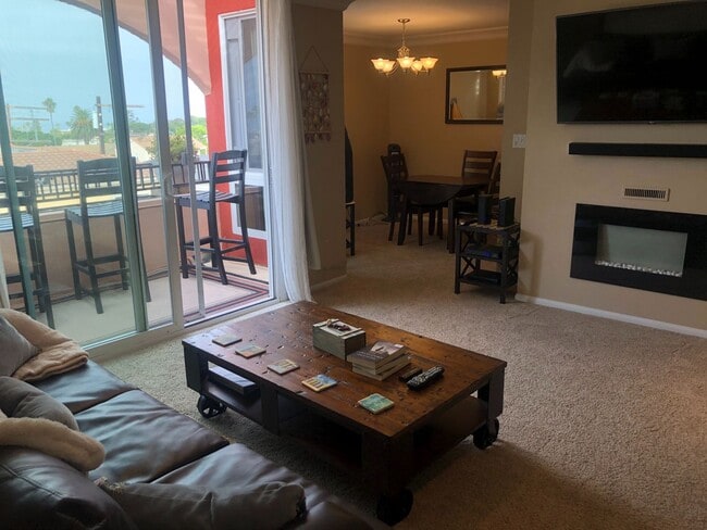 Building Photo - Ocean View 1 Bed/1 Bath in North Pacific Beach!