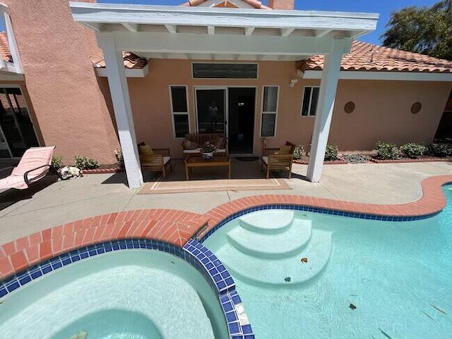 Building Photo - Corona- Single Story pool home