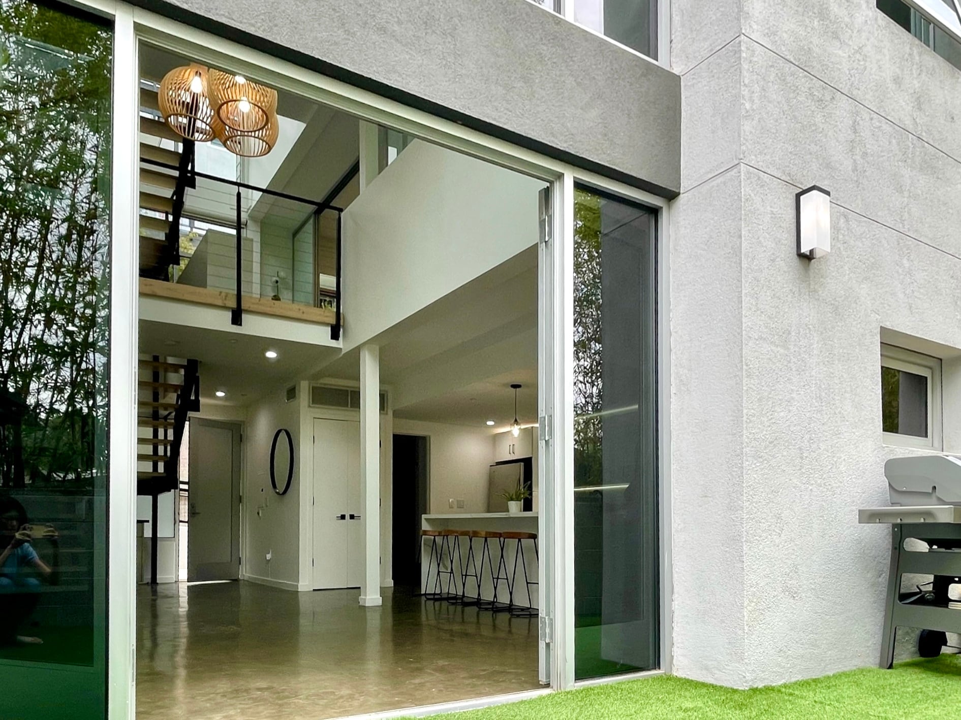 Building Photo - 4111 Sunset Blvd