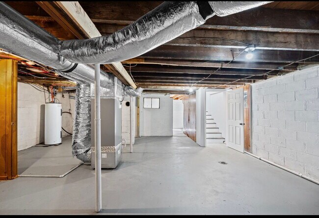 Building Photo - 3 Bed and 2 Bath Single Family Residence in Settlersway Lane