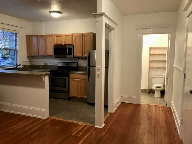 Building Photo - Cozy Nob Hill 1bd - Walk Everywhere! Gas Fireplace, Bonus Storage, Most Utilities Included!