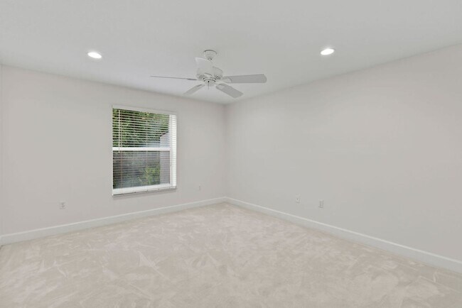 Building Photo - Beautiful Breakaway Trails Pool Home