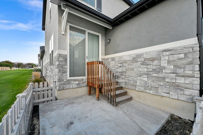 Building Photo - 2147 Kimber Ln