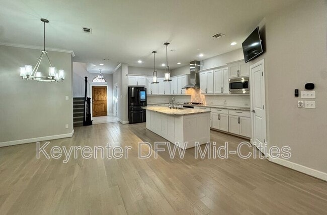 Building Photo - 6726 DeLeon St