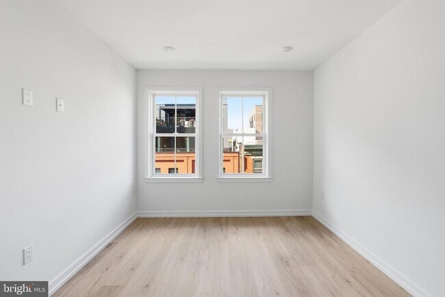 Building Photo - 209 New St
