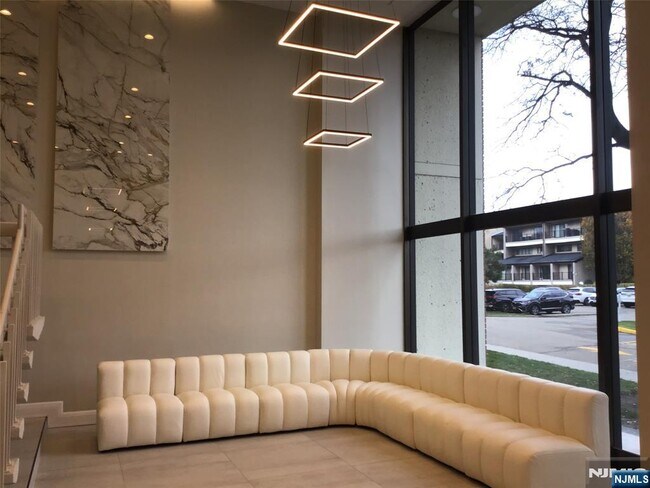 Building Photo - 1203 River Rd