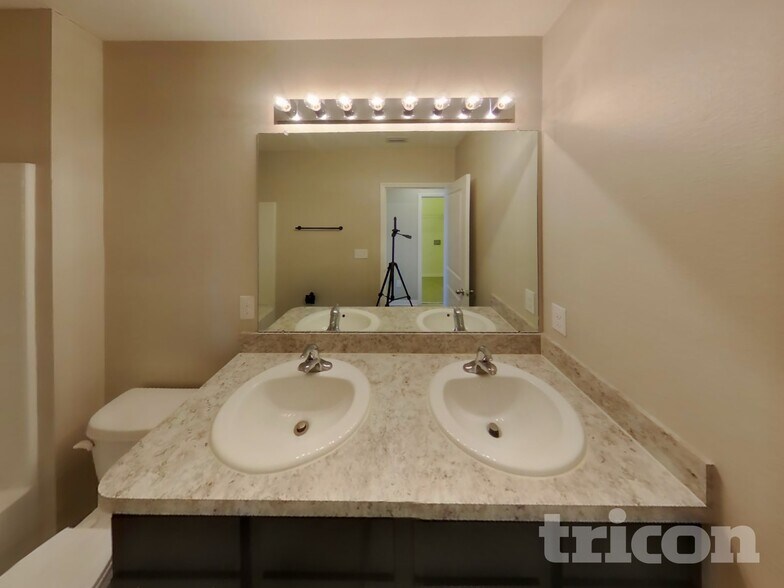 Building Photo - 4127 Willow Hammock Dr