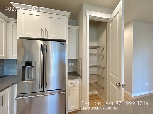 Building Photo - 4027 SE Jade Ln