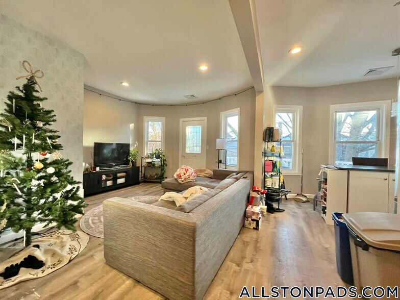 Building Photo - 39 Long Ave