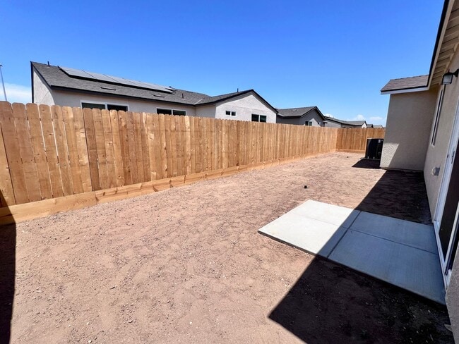 Building Photo - $2,550 Armstrong & Olive, 3 Bedroom - E. W...