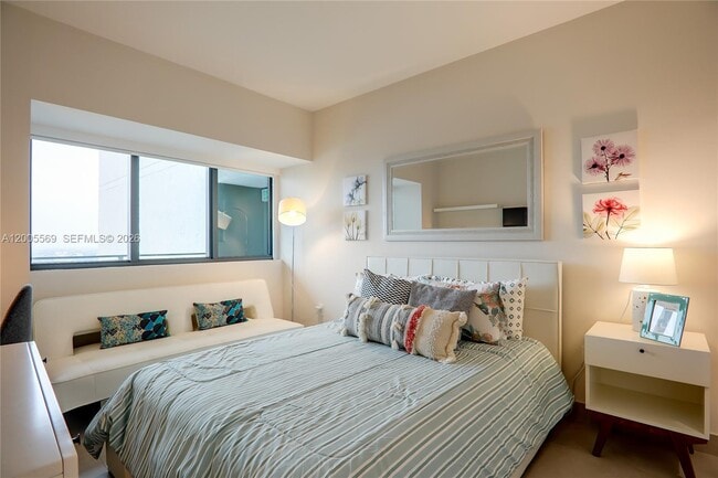 Building Photo - 650 NE 32nd St