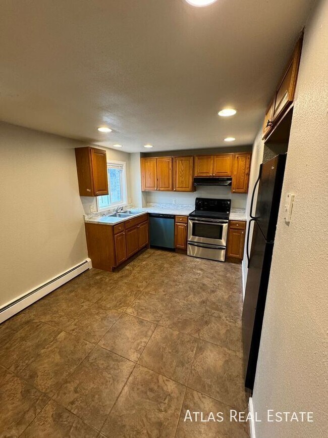 Building Photo - 2340 King St