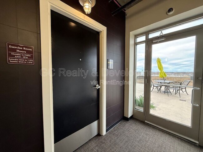 Building Photo - 10 S Dunton Ave