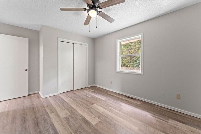 Building Photo - 2462 N Homewood Ave