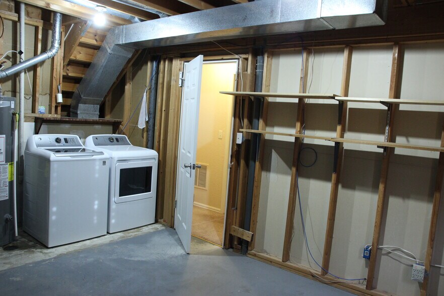 Building Photo - 6610 Parkridge Ct