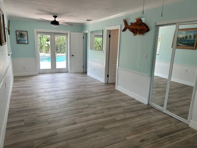 Building Photo - Beautiful 2/2 with dock and boat access