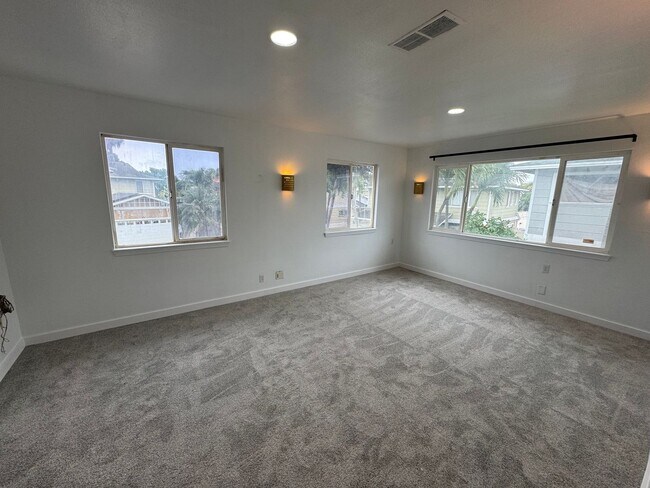 Building Photo - Spacious 7-bedroom, 4-bath single-family residence in Ewa Beach