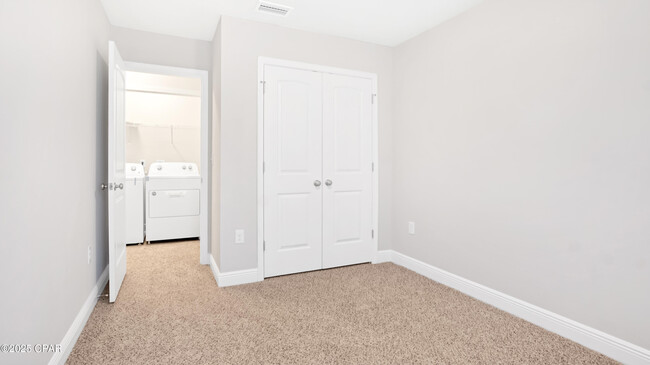 Building Photo - 7590 Shadow Lake Dr