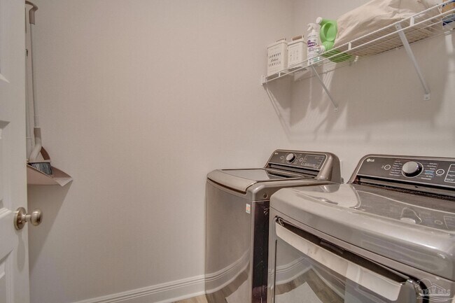 Building Photo - 8130 Fir Tree Dr