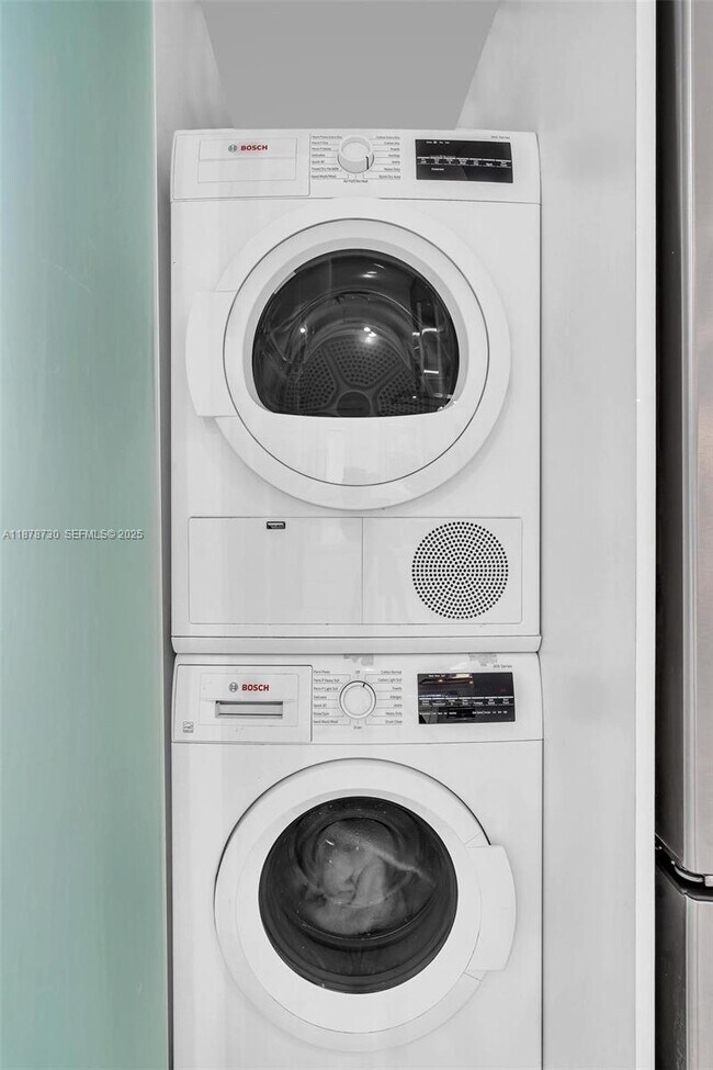 Building Photo - 394 SE 5th Ave